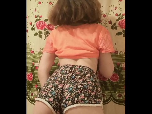 ❤️ Seksega juna bebo demetas sian pantalonon ĉe fotilo ❤️❌ Porno ĉe ni ﹏