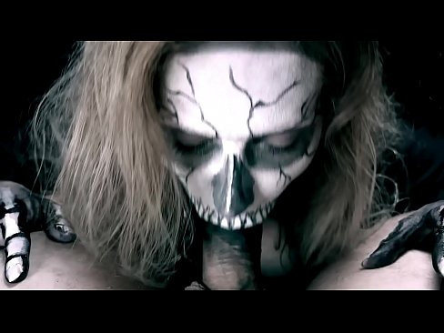 ❤️ Demona knabino suĉanta kokon per sia nigra buŝo kaj glutante kumon. ❤️❌ Porno ĉe ni ﹏